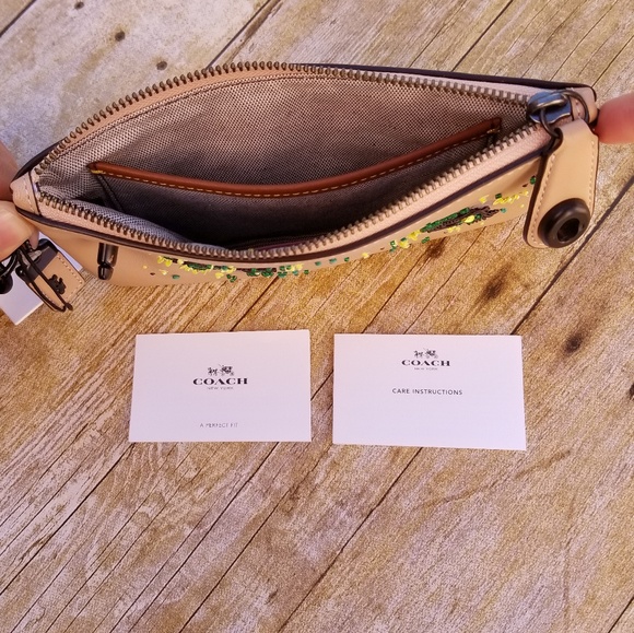NWT Coach Meadowlark wristlet - Picture 6 of 6